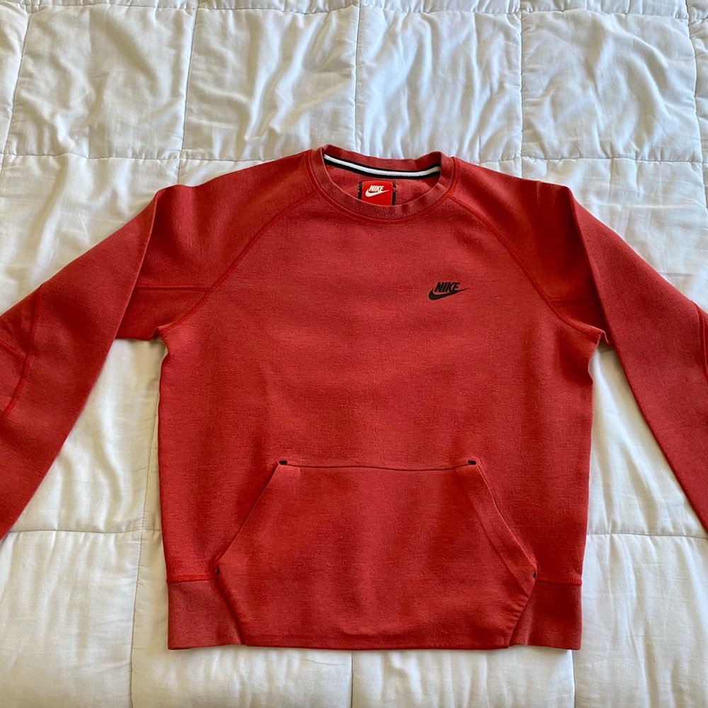 Nike - Men’s SMALL Nike Tech Fleece Crew Pullover.  Red. Model 545163-665